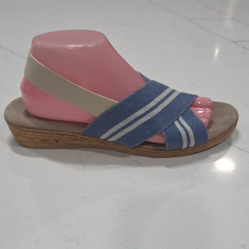 CHARLESTON SHOE CO. Striped Blue and Beige Sandals